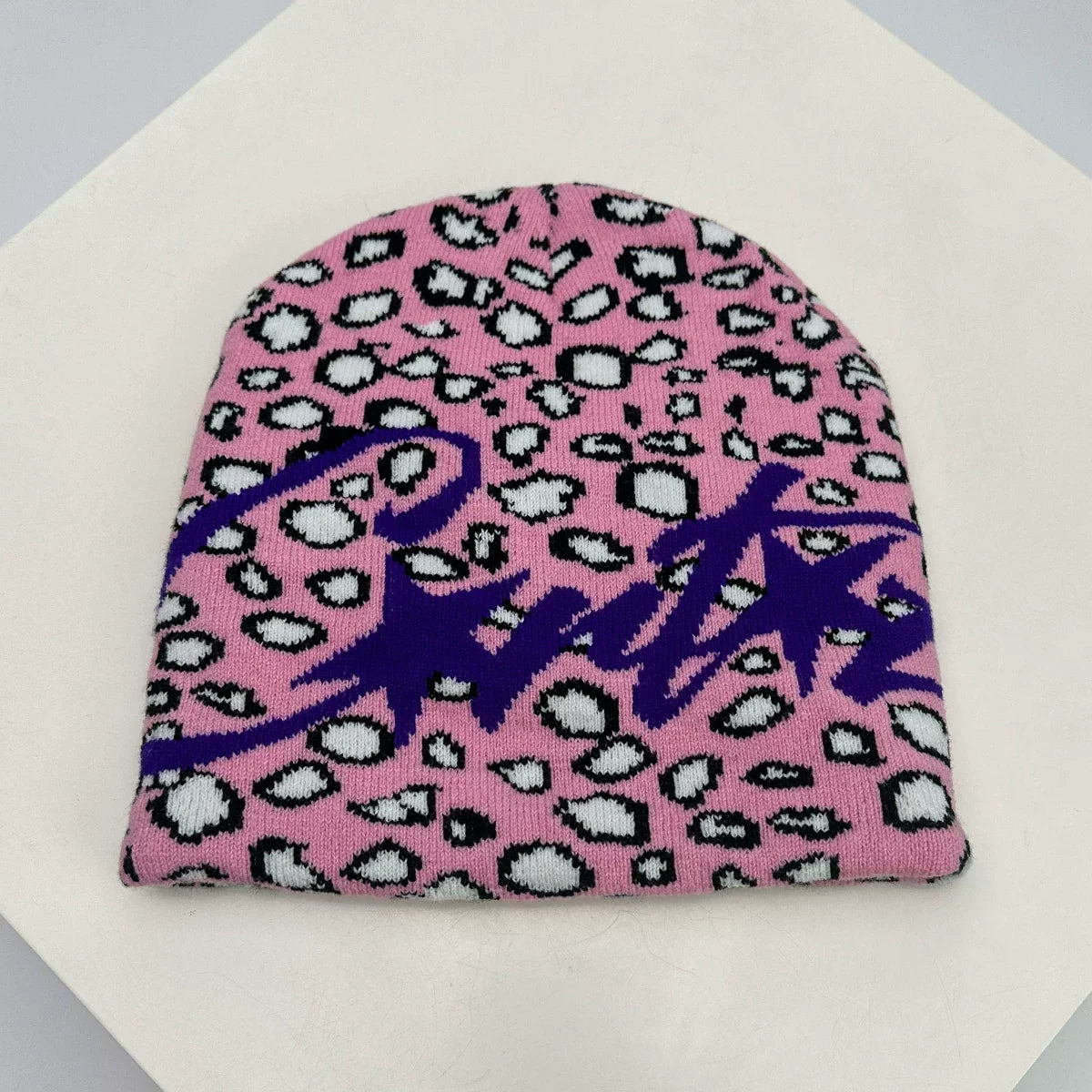 Corteiz Script Leopard Print Knit Beanie – Pink