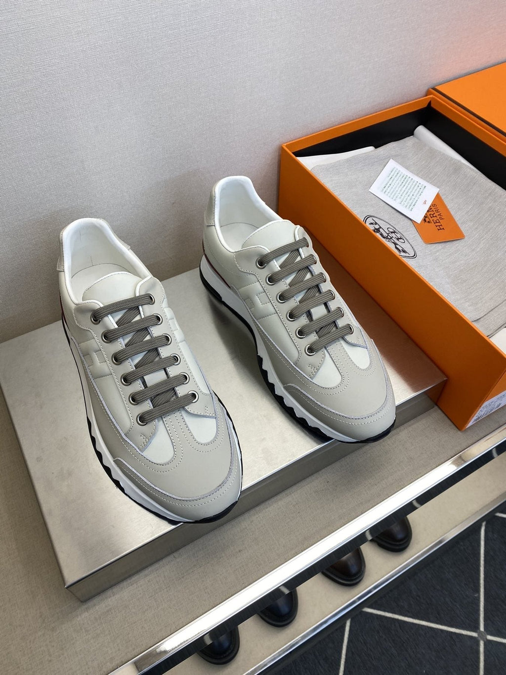 Hermès Men's White and Gray Low-Top Sneakers